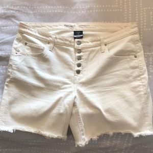 White boyfriend shorts